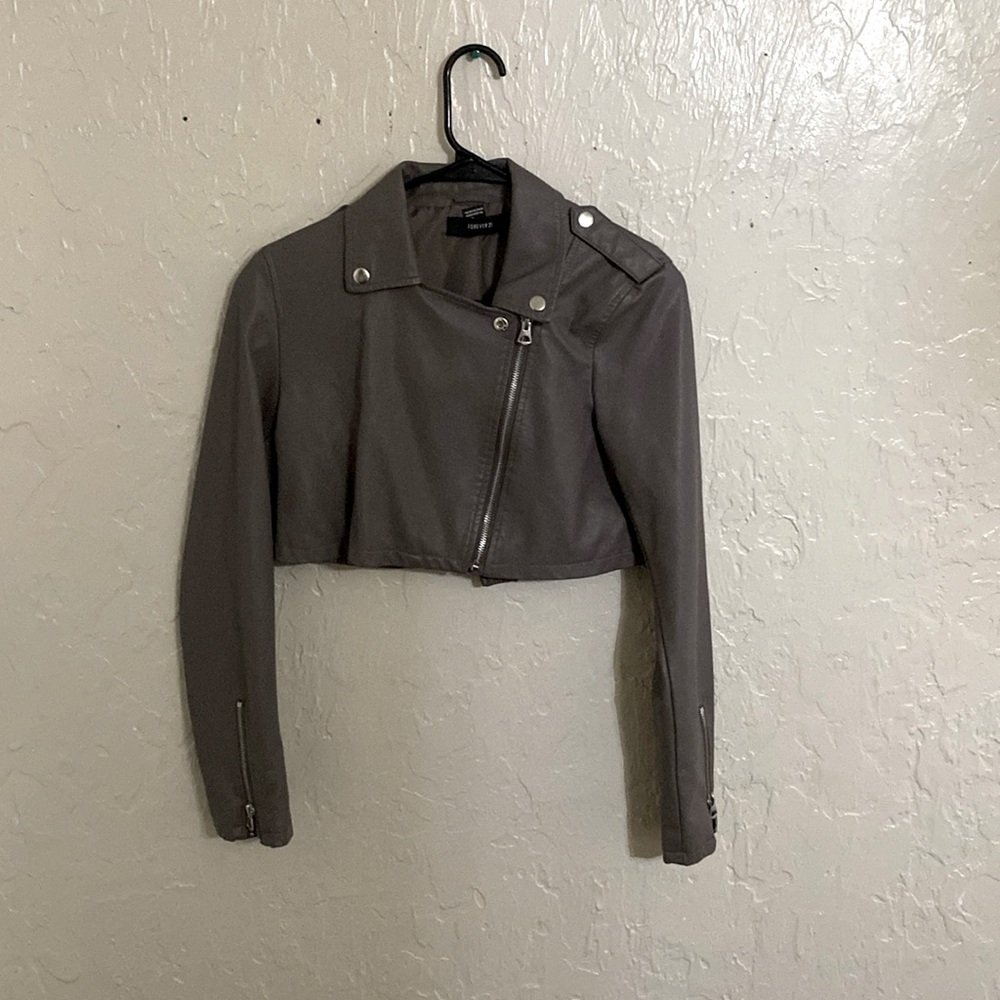 This is a small in woman’s real leather crop jacket Brand is forever 21